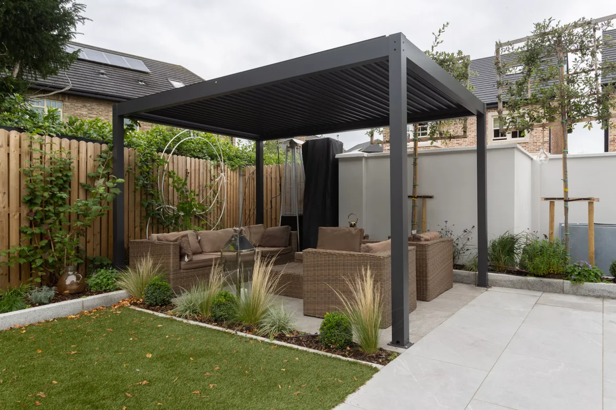 Backyard pergola with seating and an outdoor kitchen